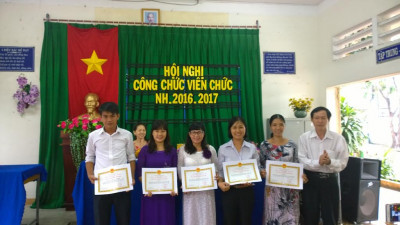 Các tổ chuyên môn đạt Tổ lao động tiên tiến