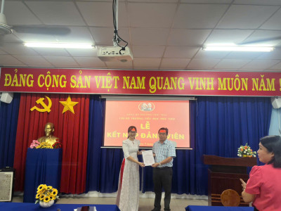 LỄ KẾT NẠP ĐẢNG VIÊN CỦA ĐOÀN VIÊN ƯU TÚ NGUYỄN THỊ THANH TÂM - TRƯỜNG TIỂU HỌC PHÚ THỌ