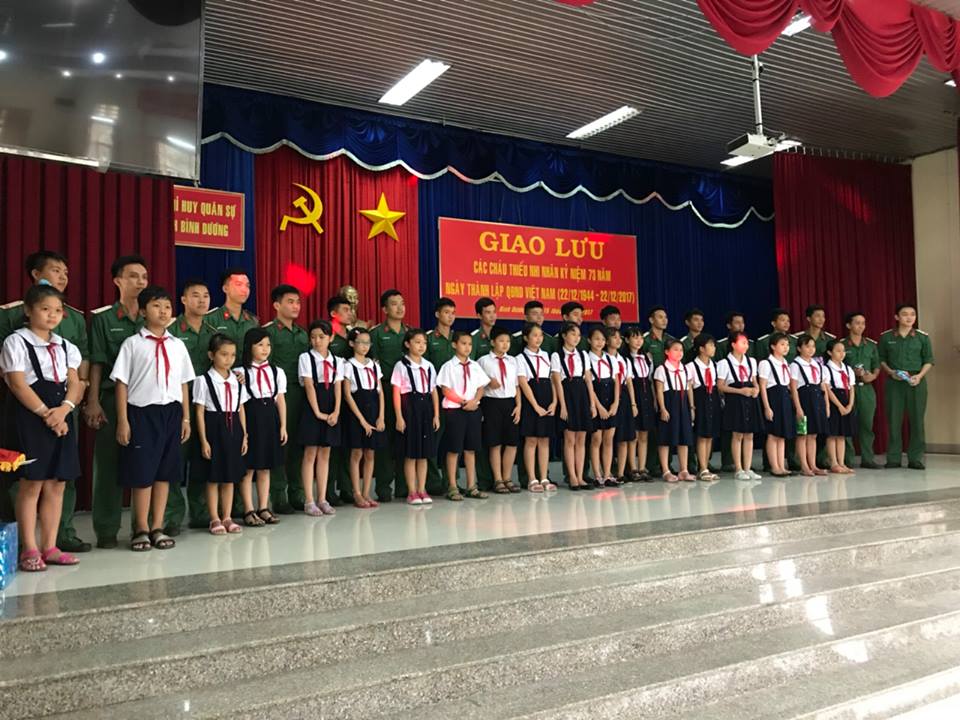 Ngày hội giao lưu "Em yêu chú Bộ đội" Tiểu học Phú Thọ