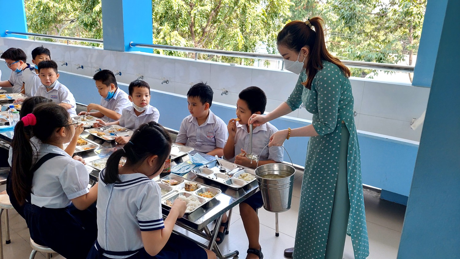 Trường Tiểu học Phú Thọ tổ chức học 2 buổi / ngày và ăn bán trú