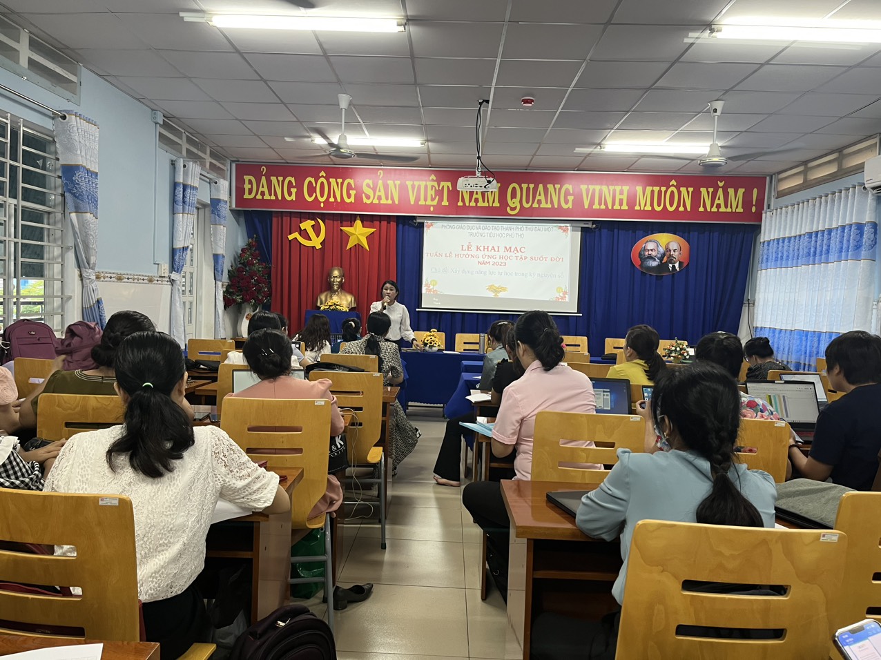 Trường Tiểu học Phú Thọ tổ chức "Tuần lễ hưởng ứng học tập suốt đời năm 2023" với chủ đề “Xây dựng năng lực tự học trong kỷ nguyên số”.